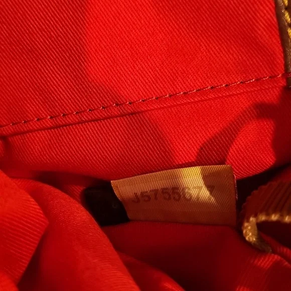 Dooney and Bourke Florentine flap purse..very good condition - Picture 6 of 11